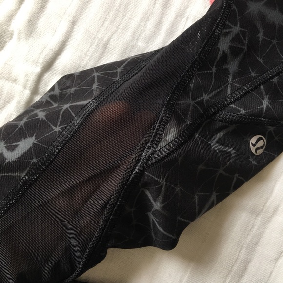 Lululemon leggings size 4 - Picture 2 of 5